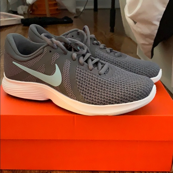 nike women's revolution 4 running shoe